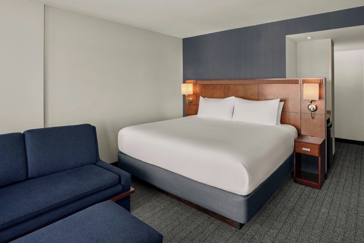 Hochwertige Bettwaren, Zimmersafe, Schreibtisch