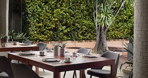 Free full breakfast - Blazer Suites Hotel (Vari-Voula-Vouliagmeni)