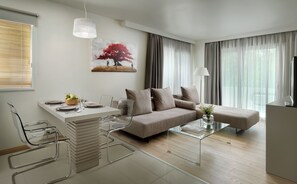 1 soverom, minibar, safe på rommet og skrivebord