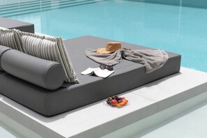 Outdoor pool, sun loungers - Blazer Suites Hotel (Vari-Voula-Vouliagmeni)