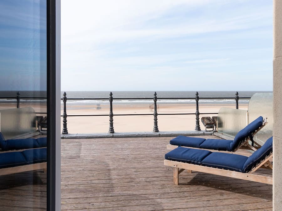 Superior kamer, terras, uitzicht op zee | Uitzicht op strand/zee