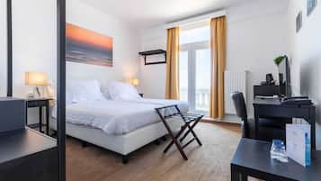 Classic Double or Twin Room, Sea View | In-room safe, desk, iron/ironing board (on request), WiFi (free)
