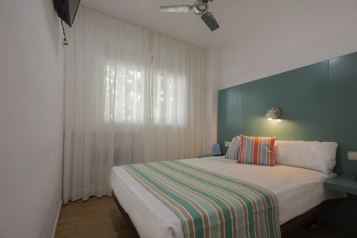 Kamar Double Standar untuk 1 Orang | Brankas, Wi-Fi gratis, dan seprai linen