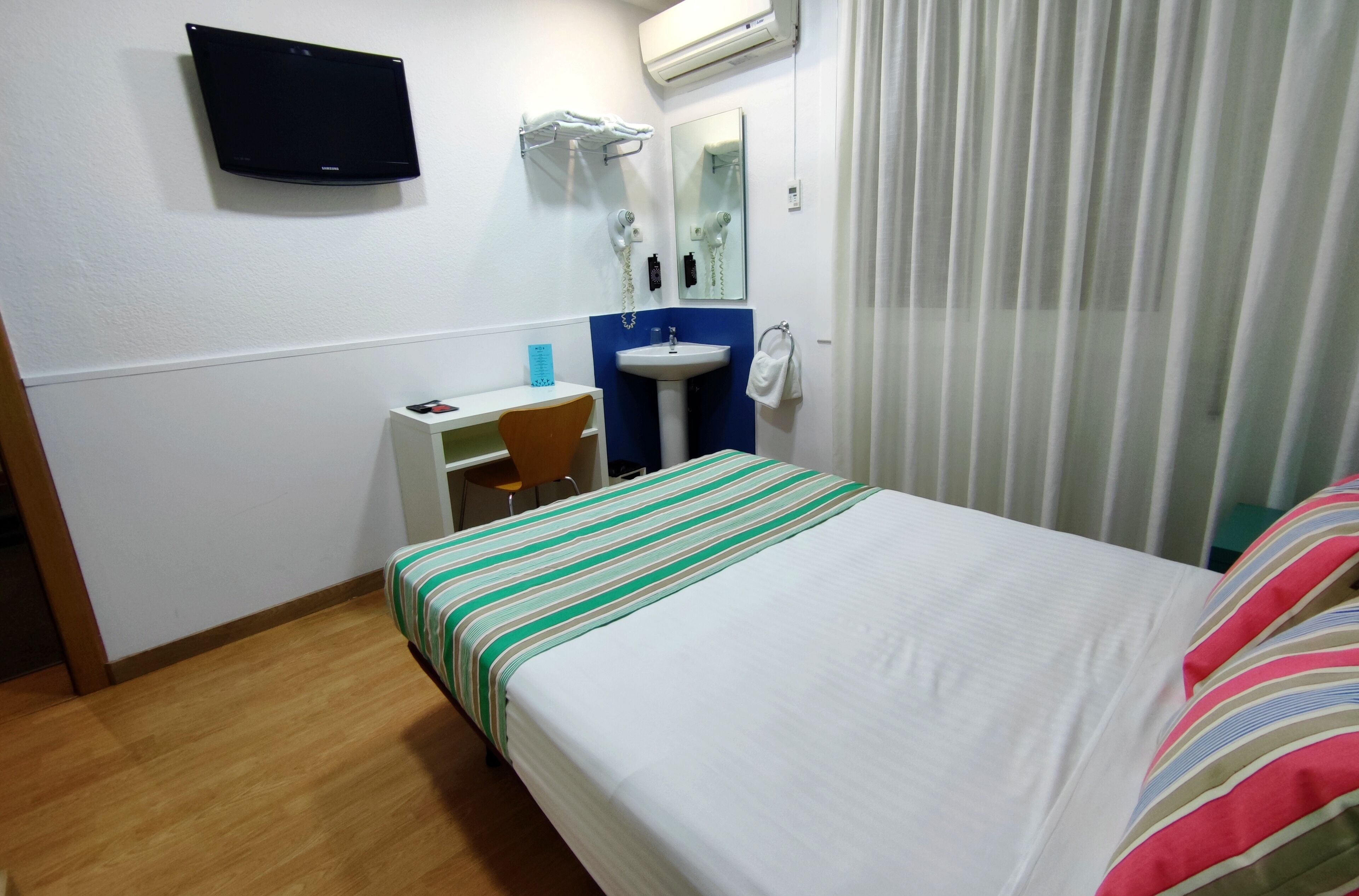 Photo - Yomo Hostal BCN Port