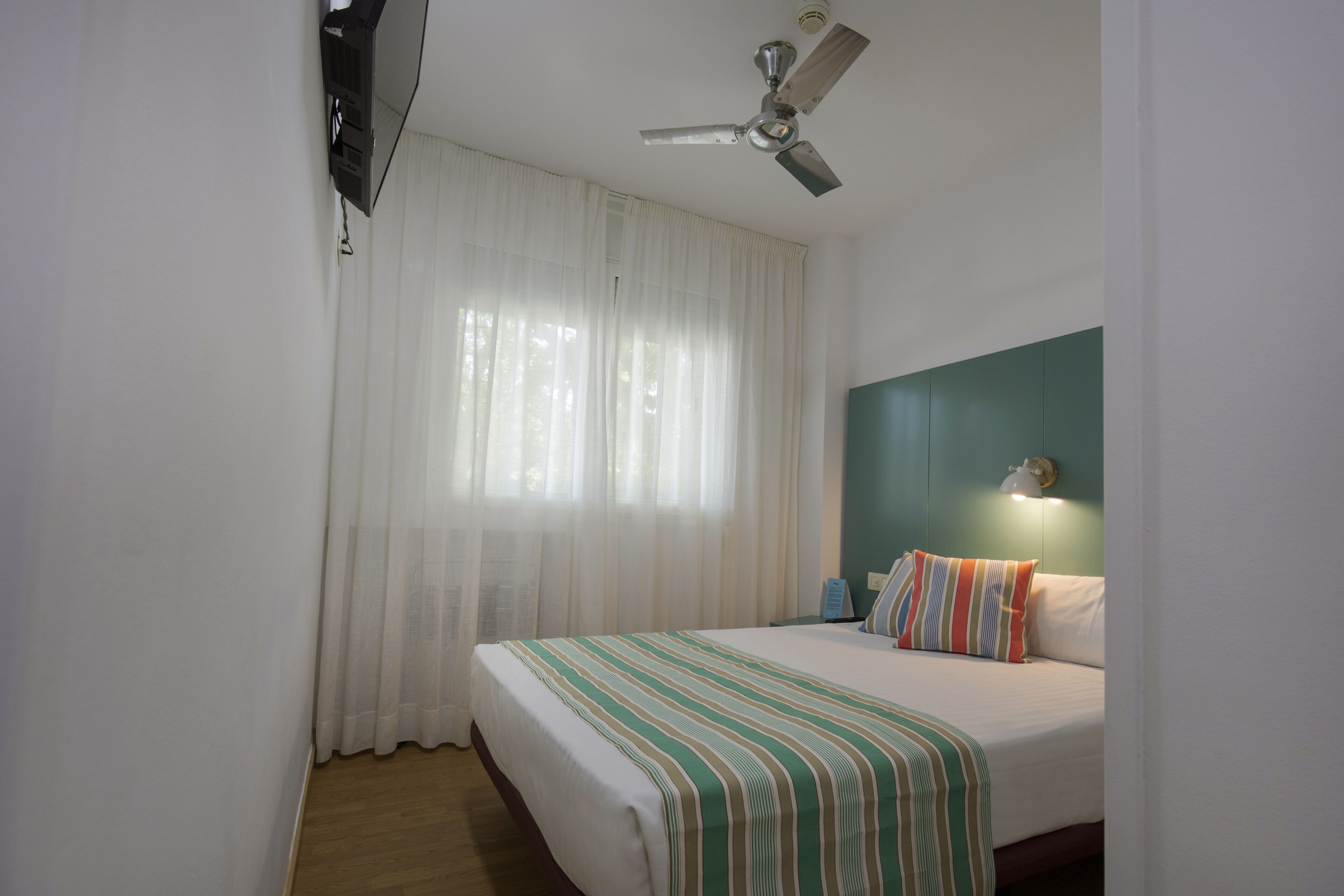 Photo - Yomo Hostal BCN Port