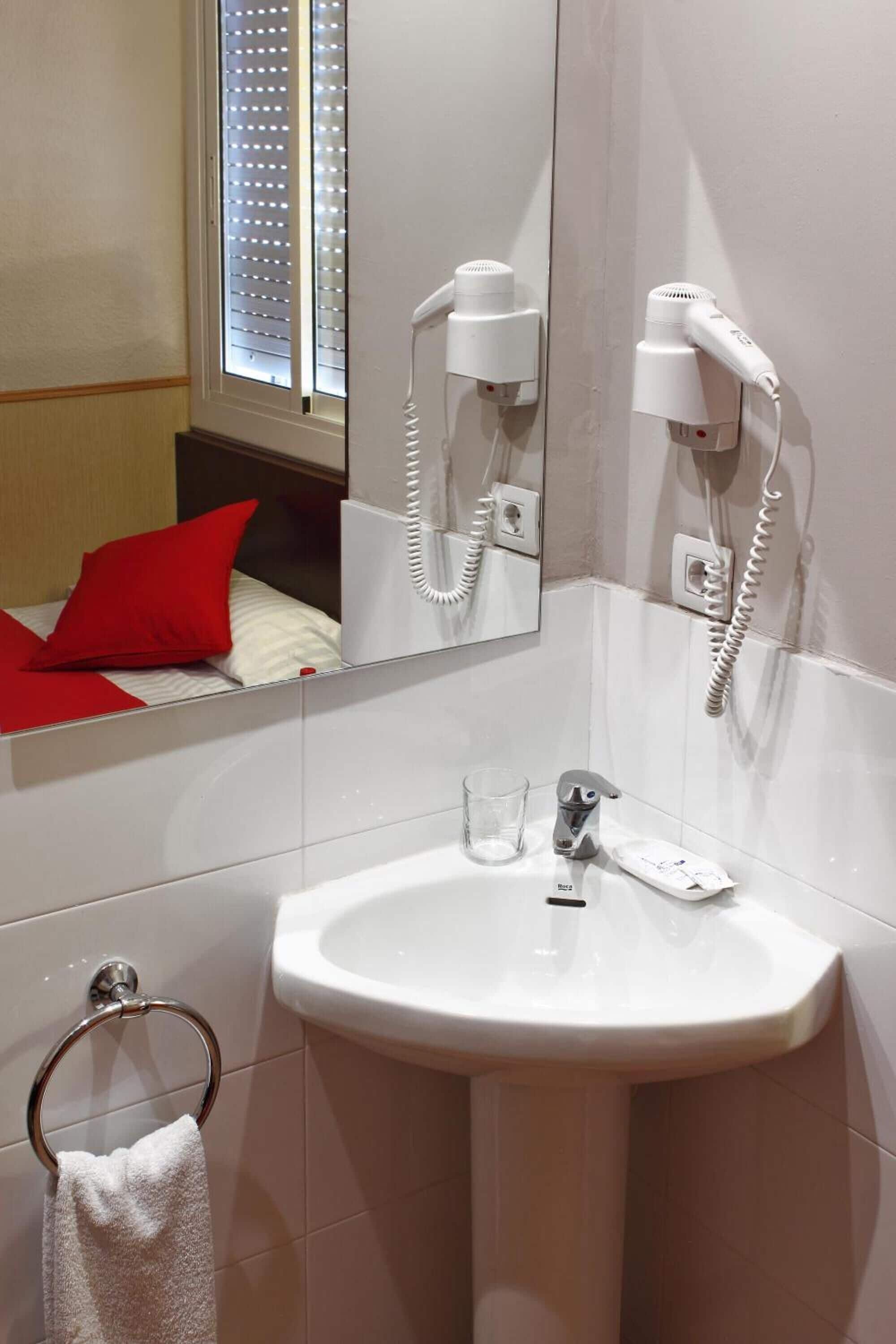 Photo - Yomo Hostal BCN Port