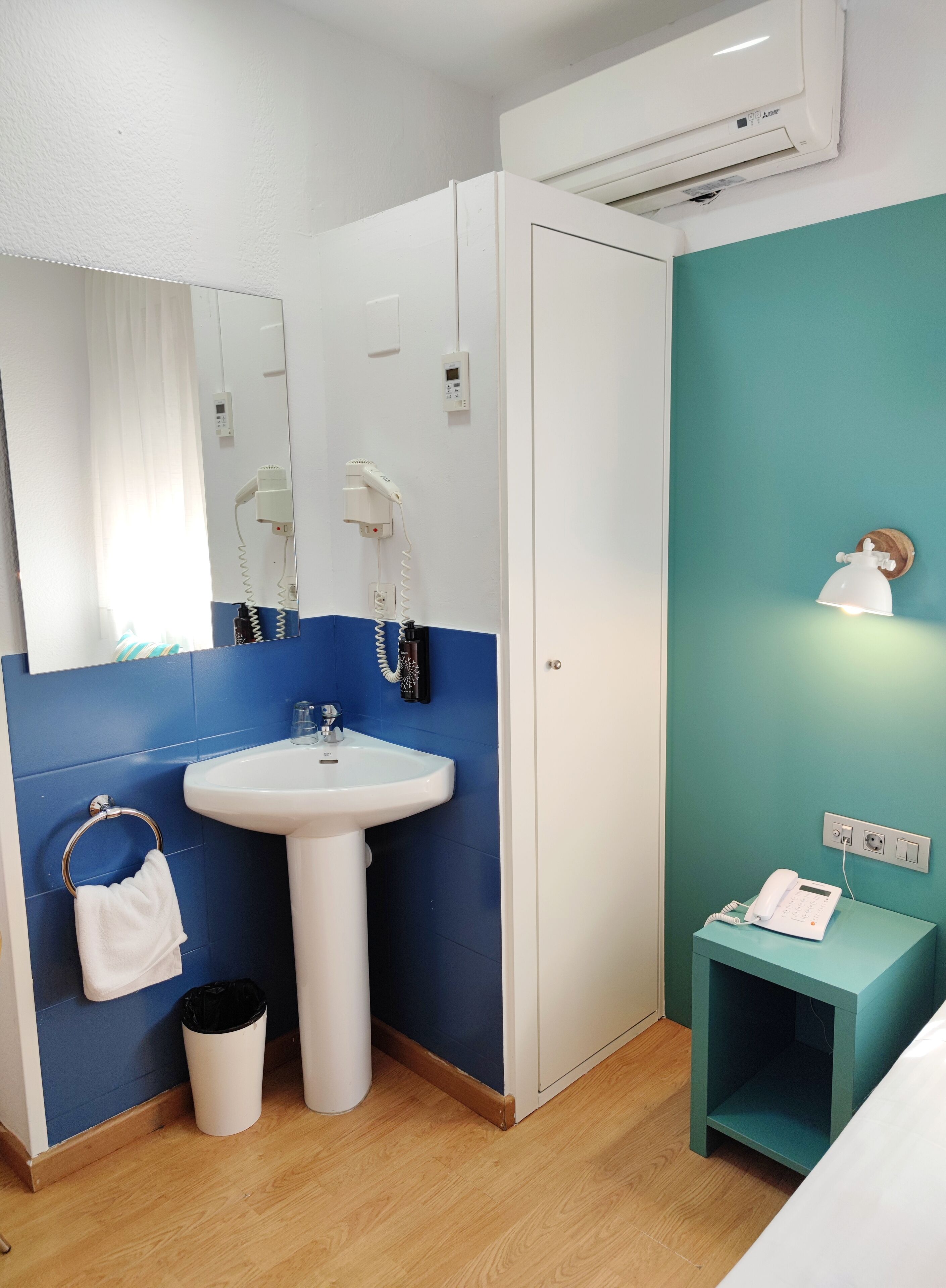 Photo - Yomo Hostal BCN Port