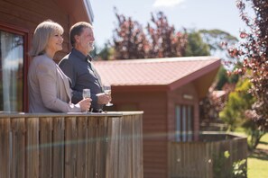 Waterfront King Spa Villa | In-room safe, iron/ironing board, free WiFi, bed sheets - Tamar Valley Resort Grindelwald (Grindelwald)