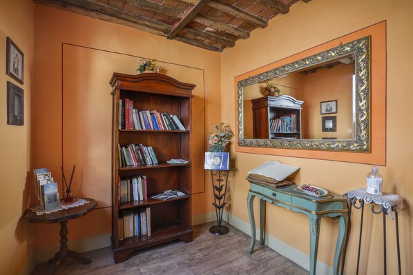 Interior entrance - Antica Residenza Santa Chiara (Lucca)