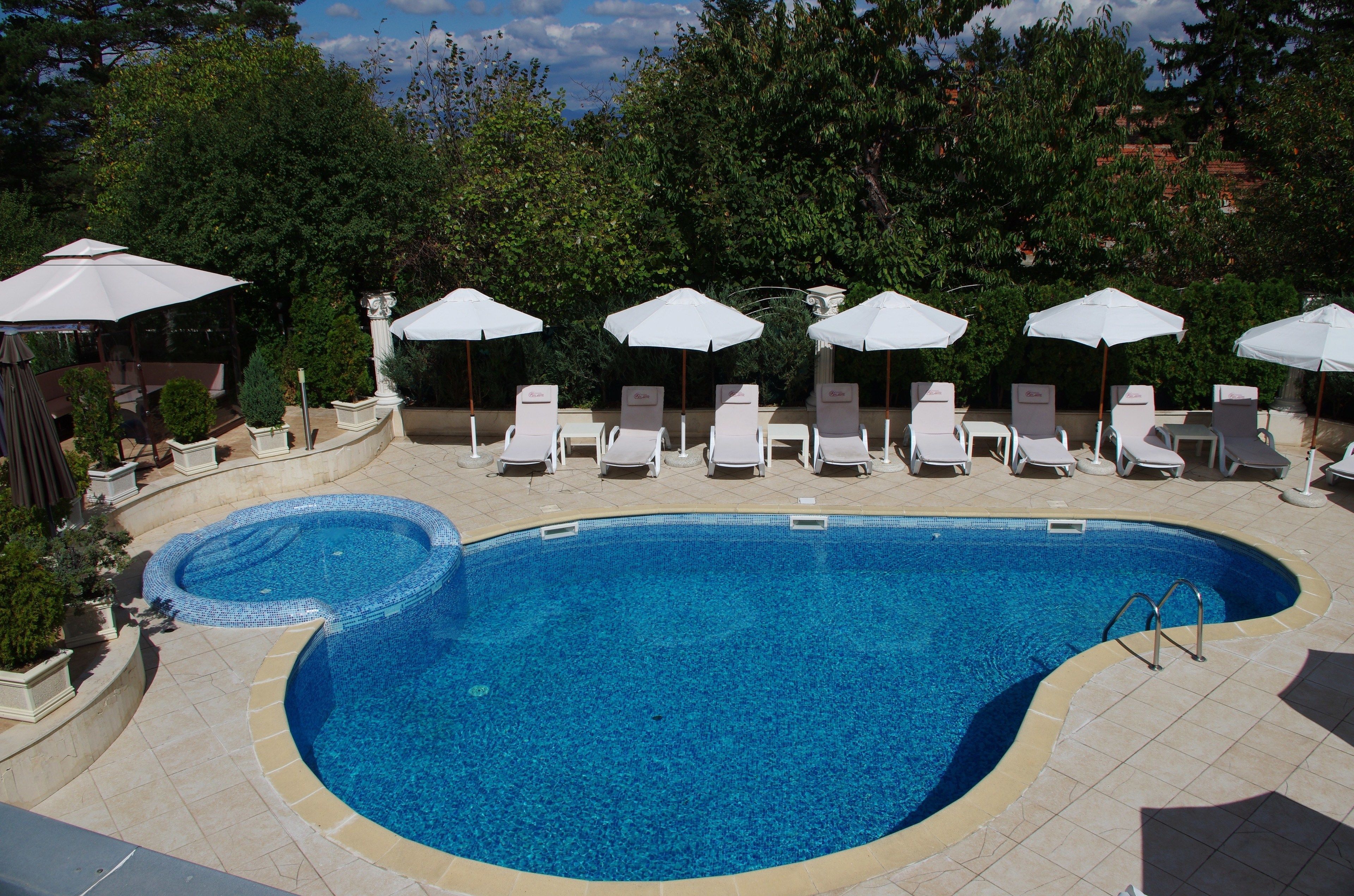 outdoor pool, open 10 am to 7 pm, pool loungers