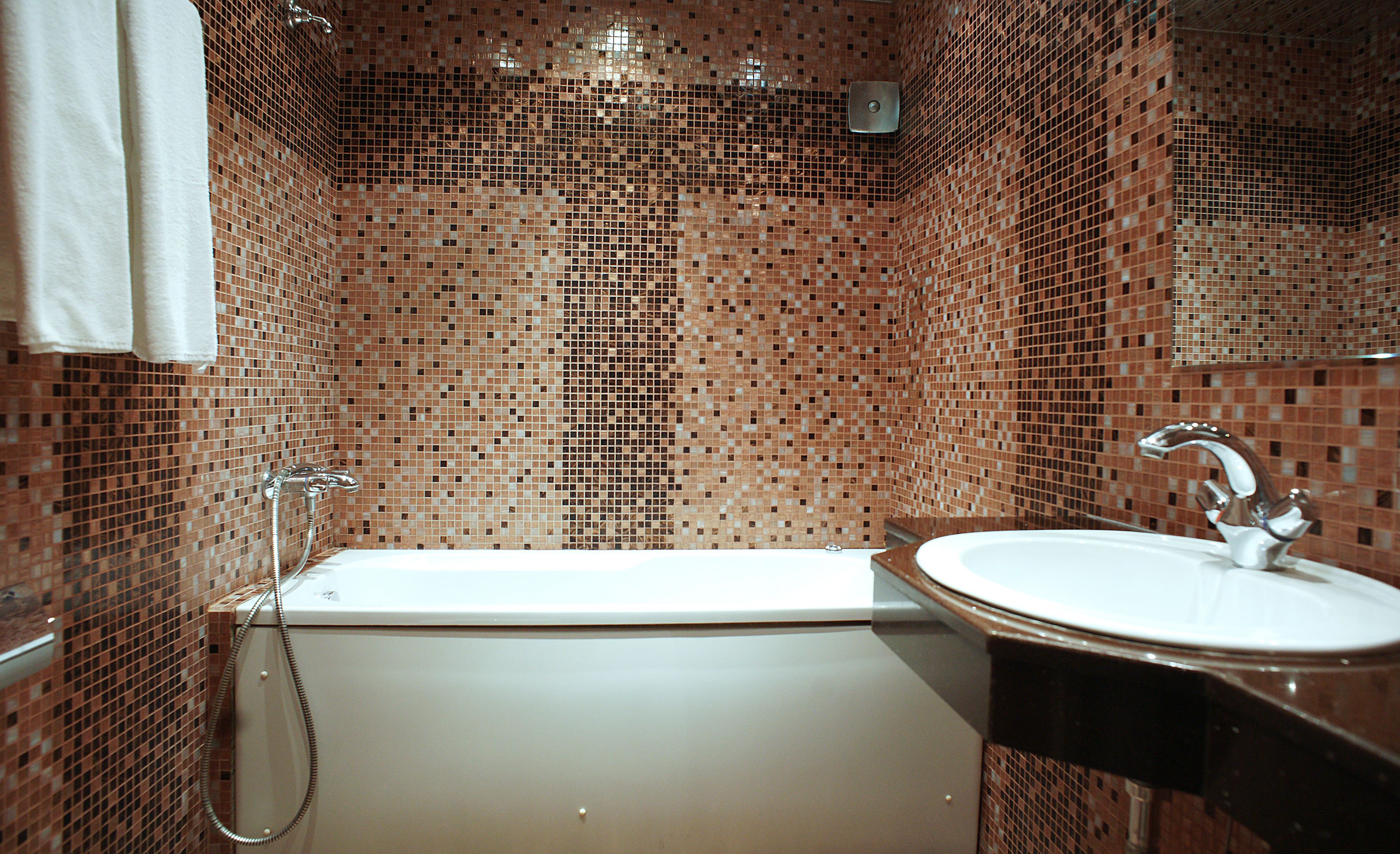 junior studio suite | bathroom | free toiletries, hair dryer, towels