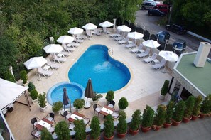 Outdoor pool, open 10 AM to 7 PM, pool loungers - Hotel Atlantic (Sofia)