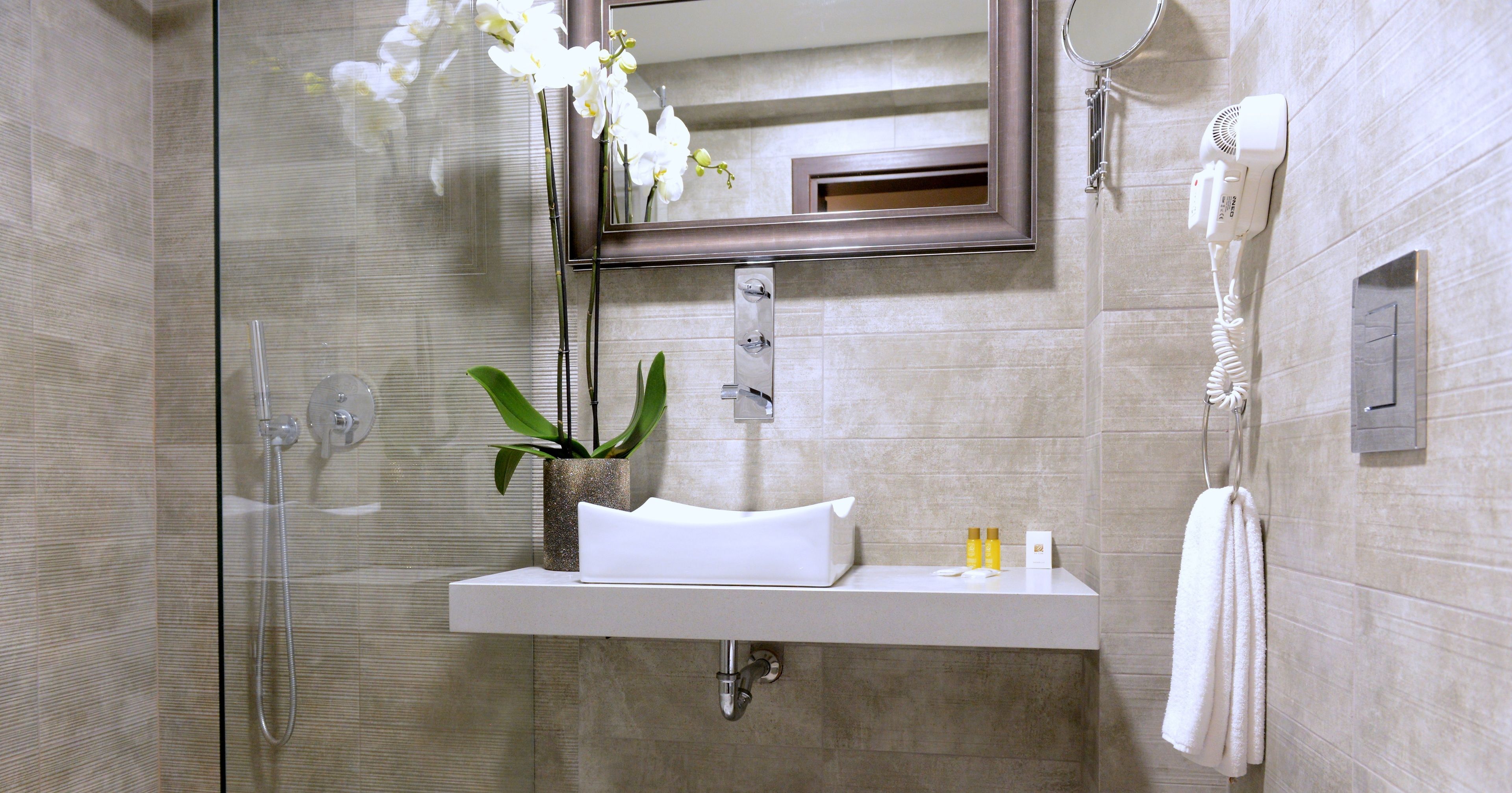 deluxe apartment | bathroom | free toiletries, hair dryer, towels