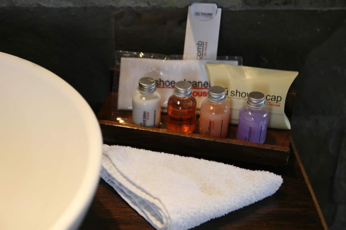 Amenidades de baño | Regadera, secadora de cabello, toallas
