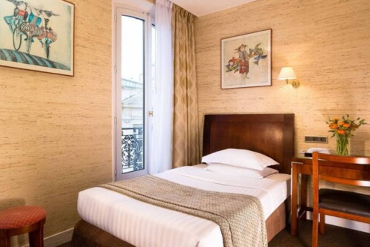Business Room | Premium bedding, in-room safe, desk, blackout drapes