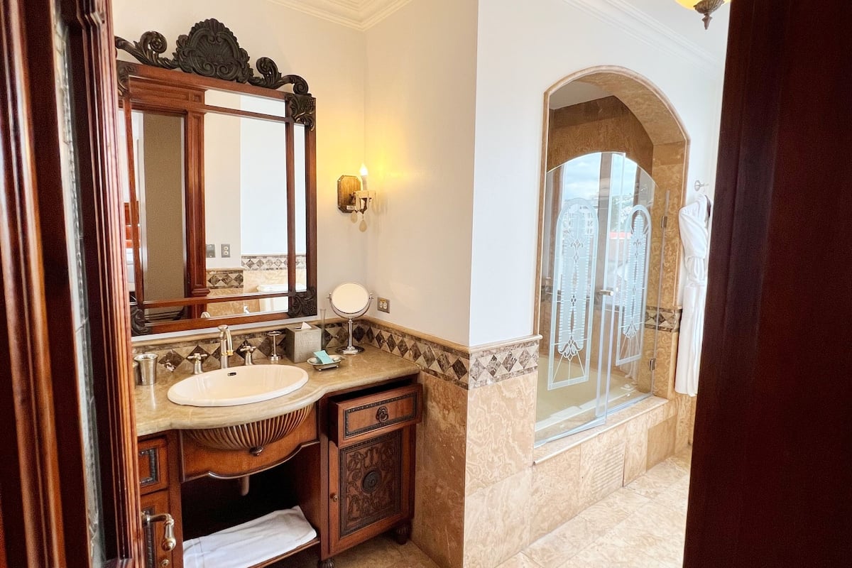 royal suite, 2 single beds, courtyard area | bathroom | combined shower/bathtub, jetted bath, rainfall showerhead, hair dryer