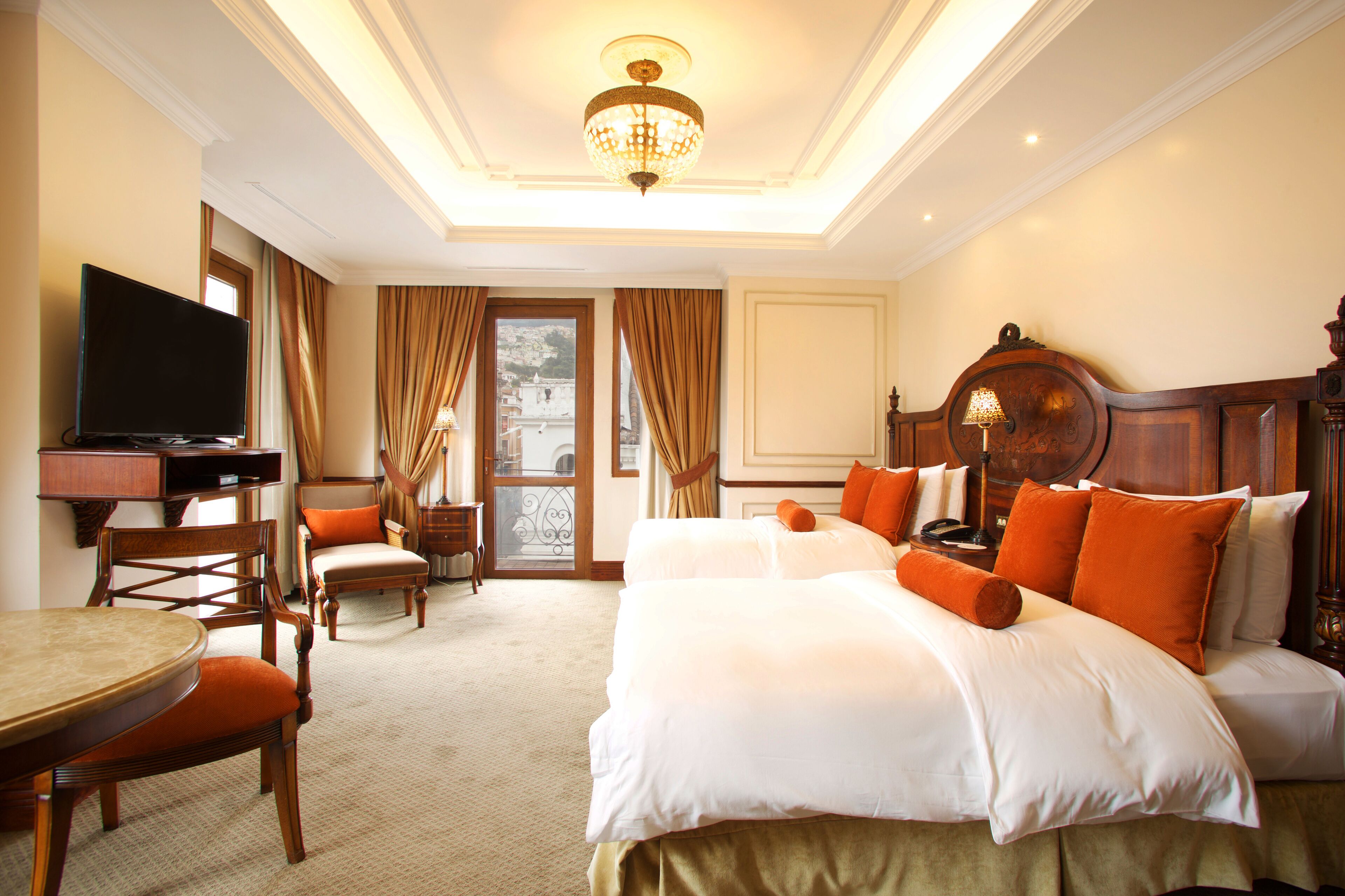 premium suite, 2 single beds, park view | premium bedding, down duvets, in-room safe, desk