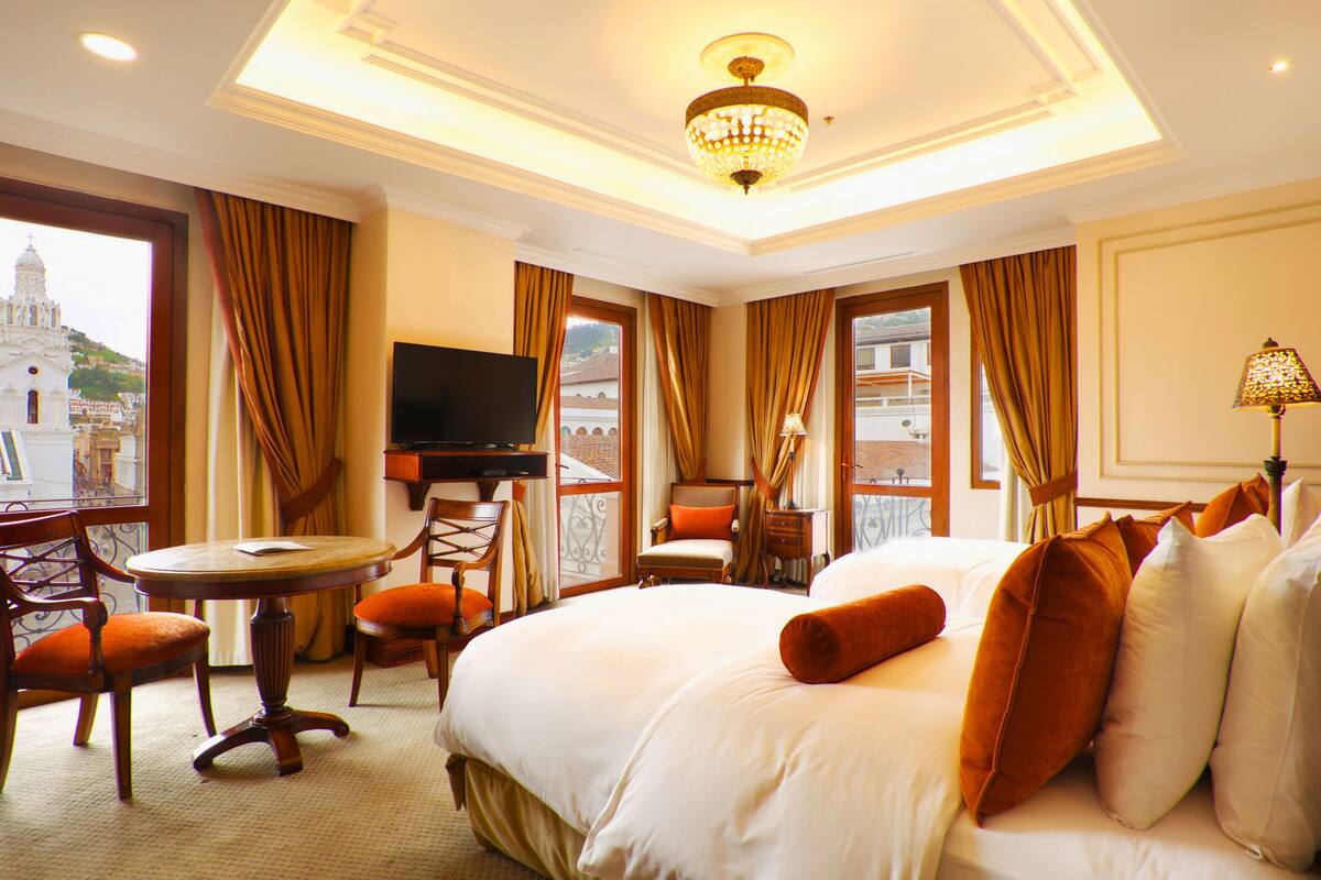 premium suite, 2 single beds, park view | premium bedding, down duvets, in-room safe, desk