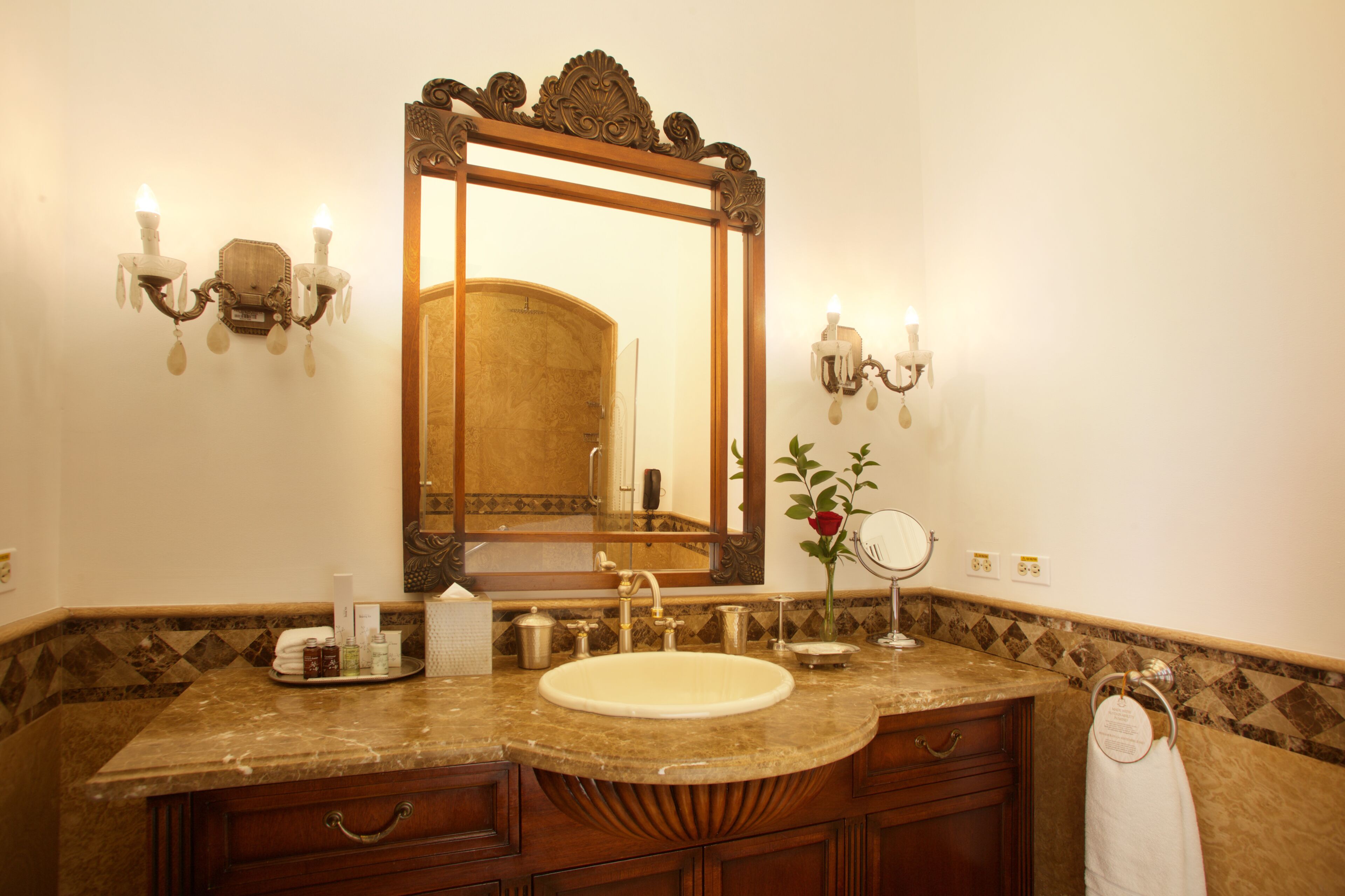 royal suite, 1 king bed, city view | bathroom | combined shower/bathtub, jetted bath, rainfall showerhead, hair dryer
