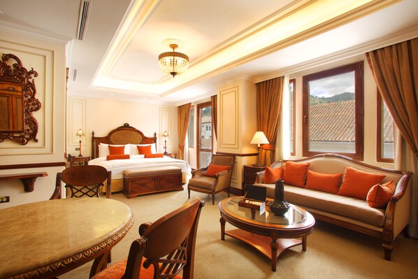 Royal Suite, 1 King Bed, City View | 1 bedroom, premium bedding, down comforters, in-room safe - Hotel Plaza Grande (Quito)