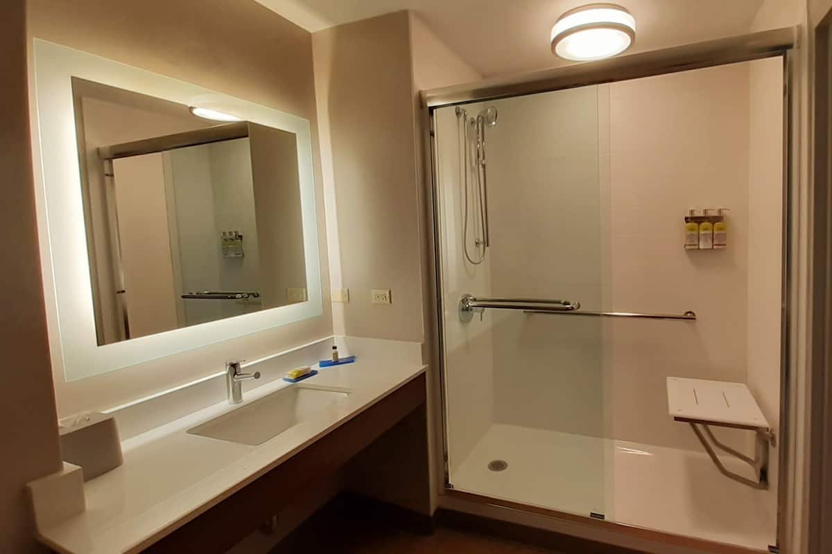 1 bedroom, in-room safe, desk, iron/ironing board