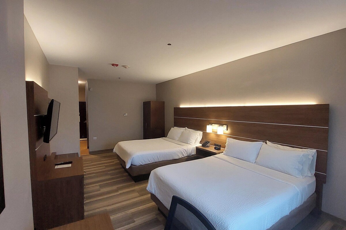 In-room safe, desk, iron/ironing board, free cots/infant beds
