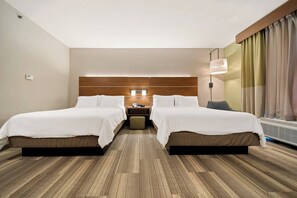 Chambre Standard, 2 grands lits (Extra Floor Space) | Coffres-forts dans les chambres, bureau, fer et planche à repasser