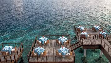 4 restaurants, breakfast, lunch, dinner served; international cuisine