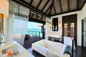 Coco Residence with Private Pool | Deep soaking bathtub