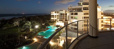 Leilighet, 3 soverom, havutsikt | Skrivebord, strykejern/-brett, wi-fi (inkludert) og sengetøy