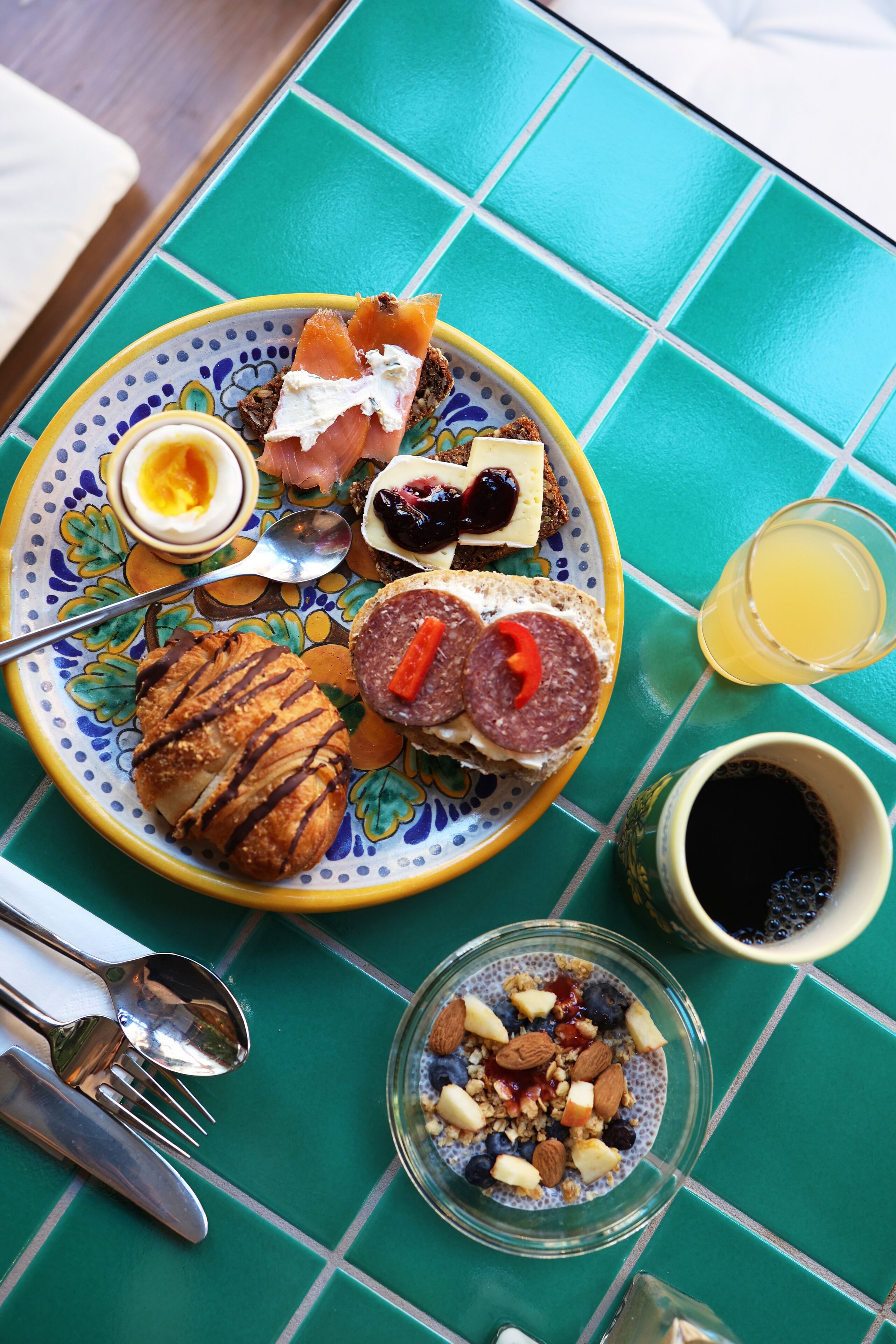 daily buffet breakfast (dkk 150 per person)