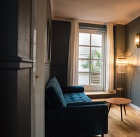 Artículos de tocador ecológicos, secador de pelo, toallas, jabón