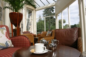 Breakfast and dinner served, local cuisine