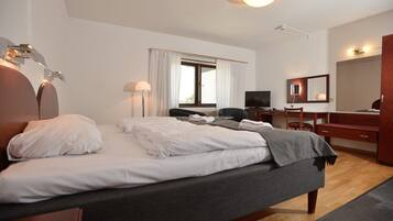 Family Quadruple Room | Premium bedding, down comforters, pillowtop beds, desk