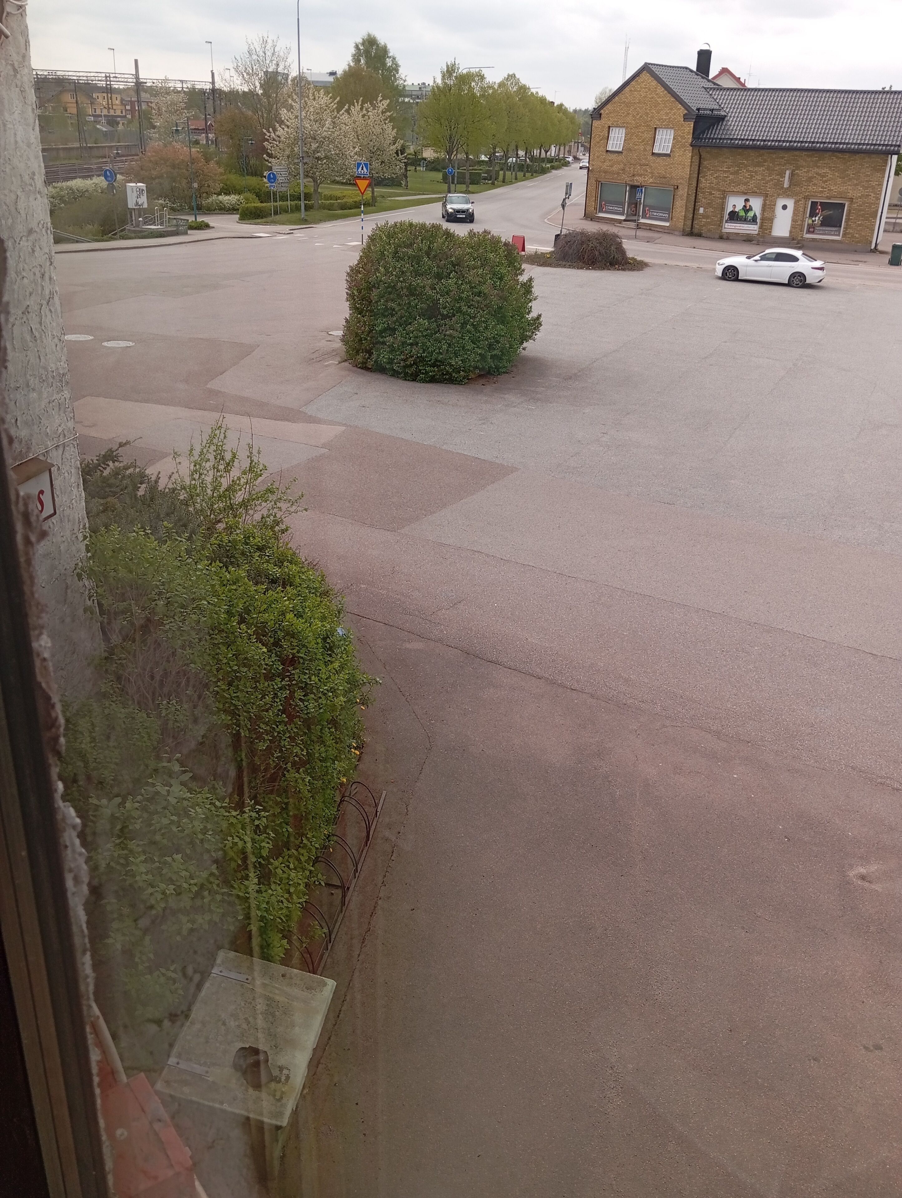 A parking lot with a building in the background.