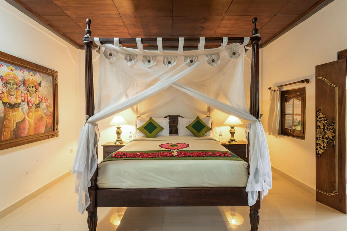 In-room safe, desk, free WiFi, bed sheets