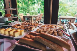 Petit déjeuner continental servi tous les jours en supplément