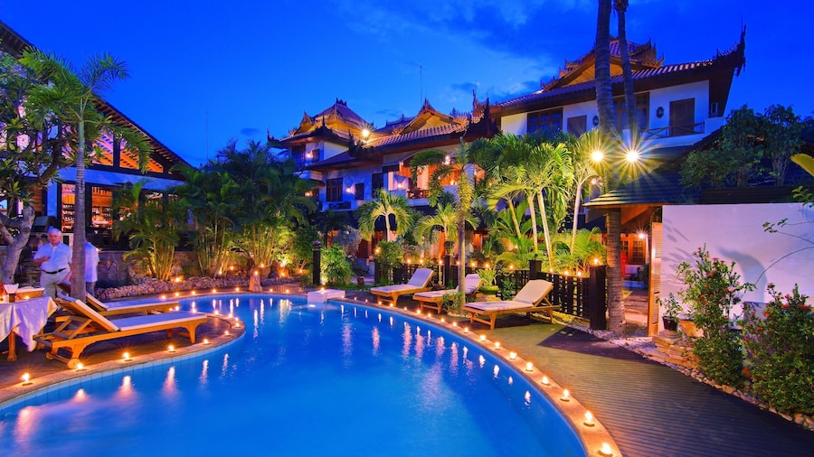 Hotel by the Red Canal