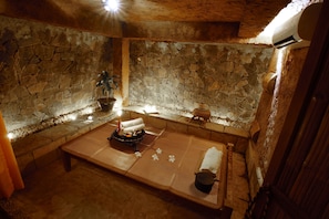 Couples treatment rooms, body treatments, aromatherapy