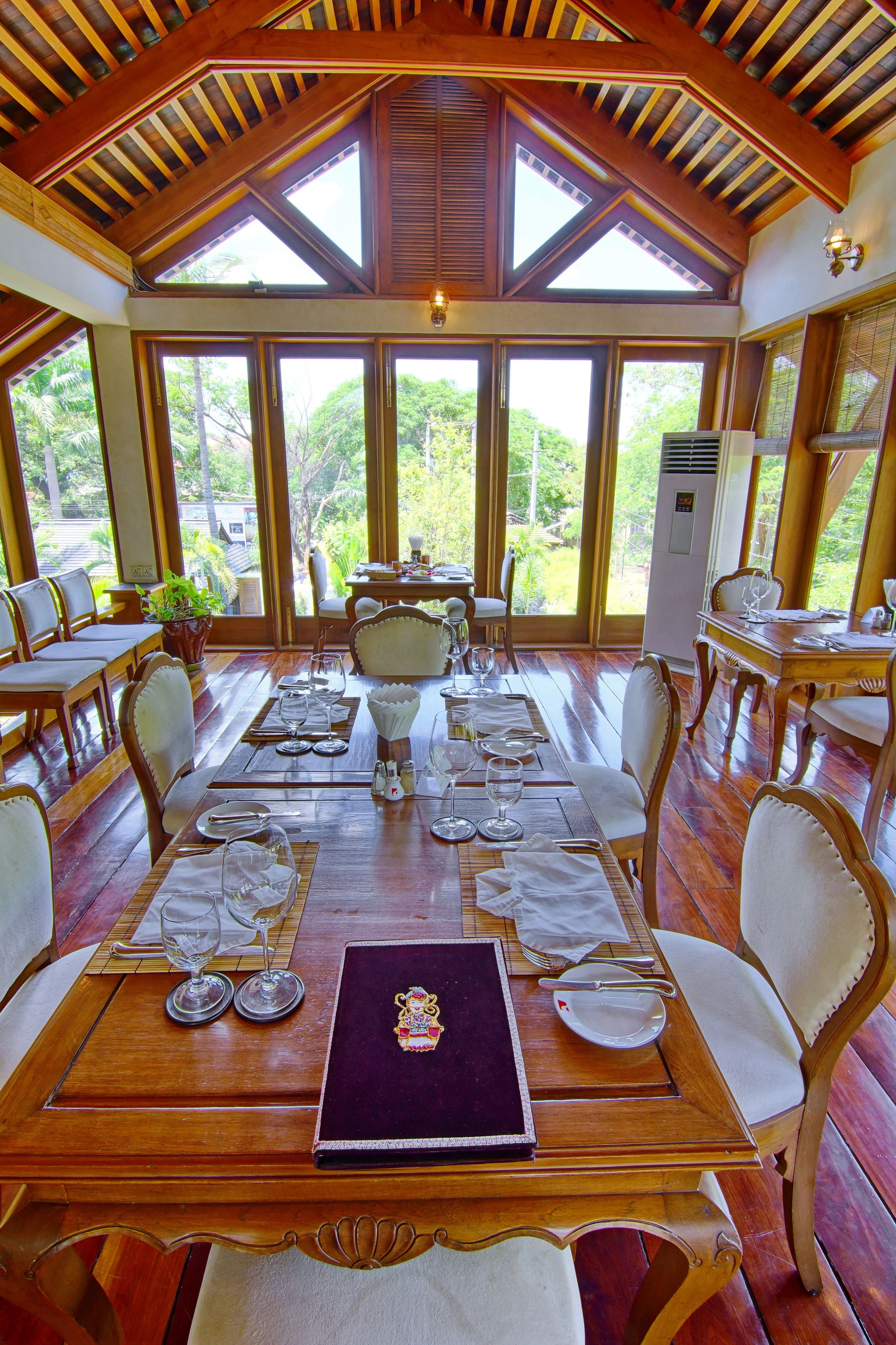 breakfast, lunch, dinner served; international cuisine, pool views