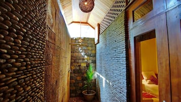 Kamar Romantis, 1 kamar tidur (Kachin) | Minibar, brankas, dan didekorasi berbeda-beda