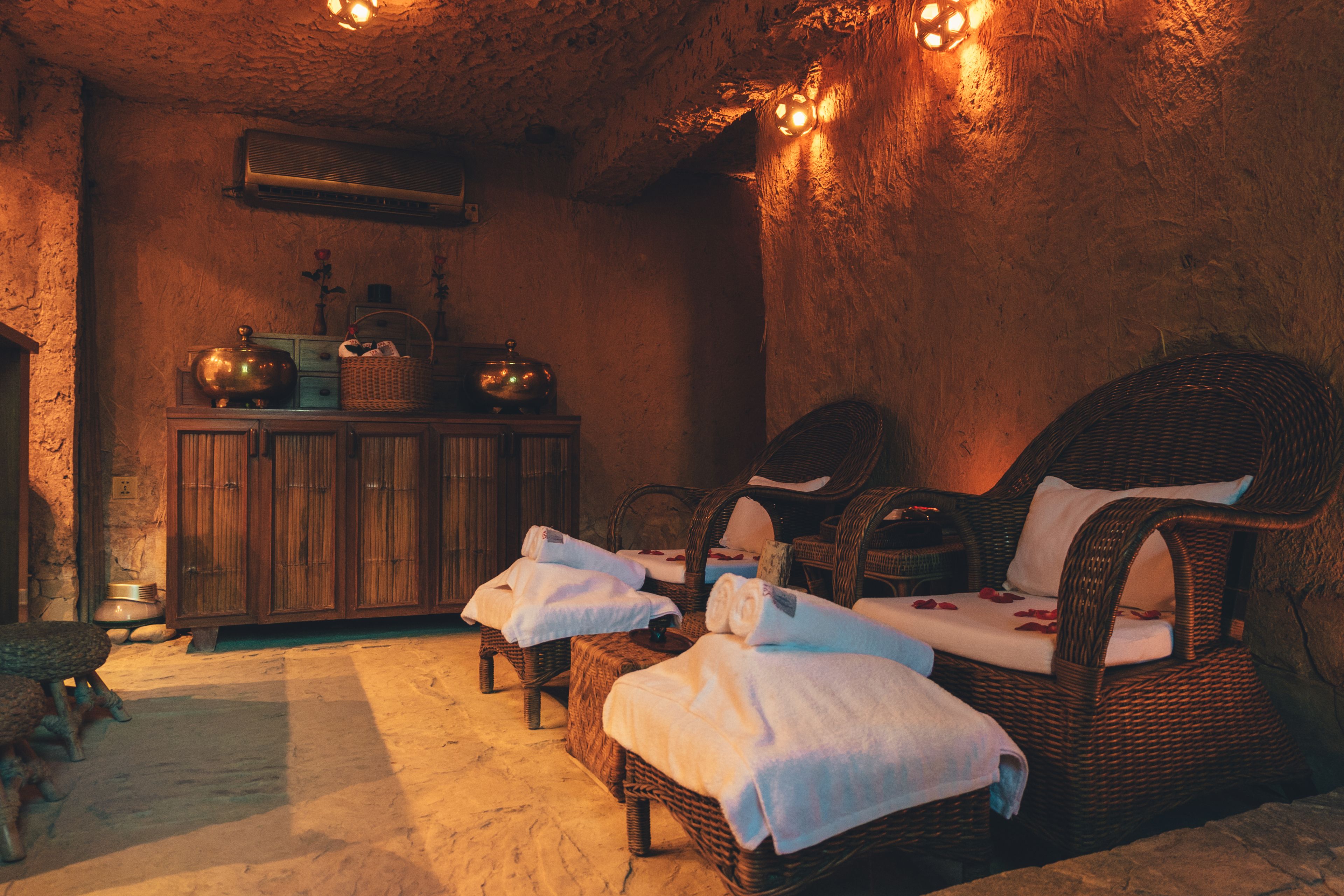 Couples treatment room(s), body treatments, aromatherapy