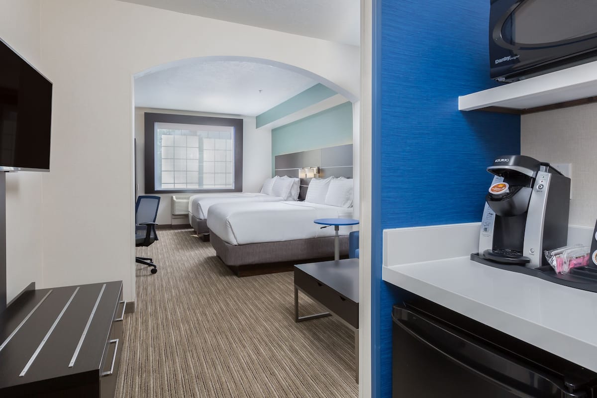 suite, multiple beds, non smoking | premium bedding, in-room safe, desk, iron/ironing board