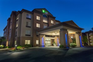 Exterior - Holiday Inn Express Hotel & Suites Eugene Downtown-University by IHG (Eugene)