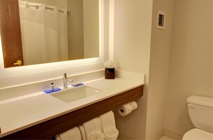Bañera con ducha, artículos de tocador gratuitos, secador de pelo