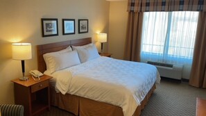 Pillowtop beds, desk, laptop workspace, iron/ironing board - Holiday Inn Battle Creek by IHG (Battle Creek)