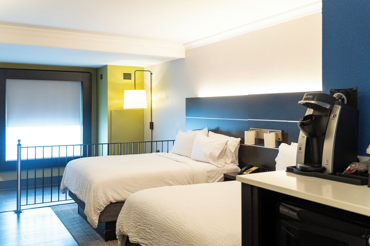 Chambre Standard, 2 grands lits | Literie de qualité, coffre-fort, bureau, fer et planche à repasser