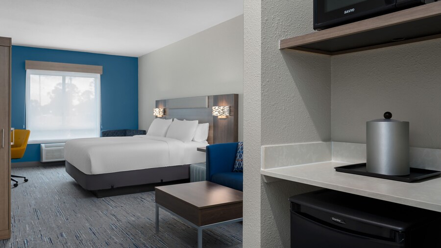 Holiday Inn Express & Suites Alexandria by IHG