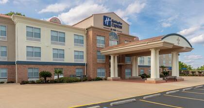 Holiday Inn Express & Suites Alexandria by IHG