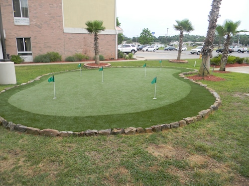 Holiday Inn Express & Suites Alexandria by IHG